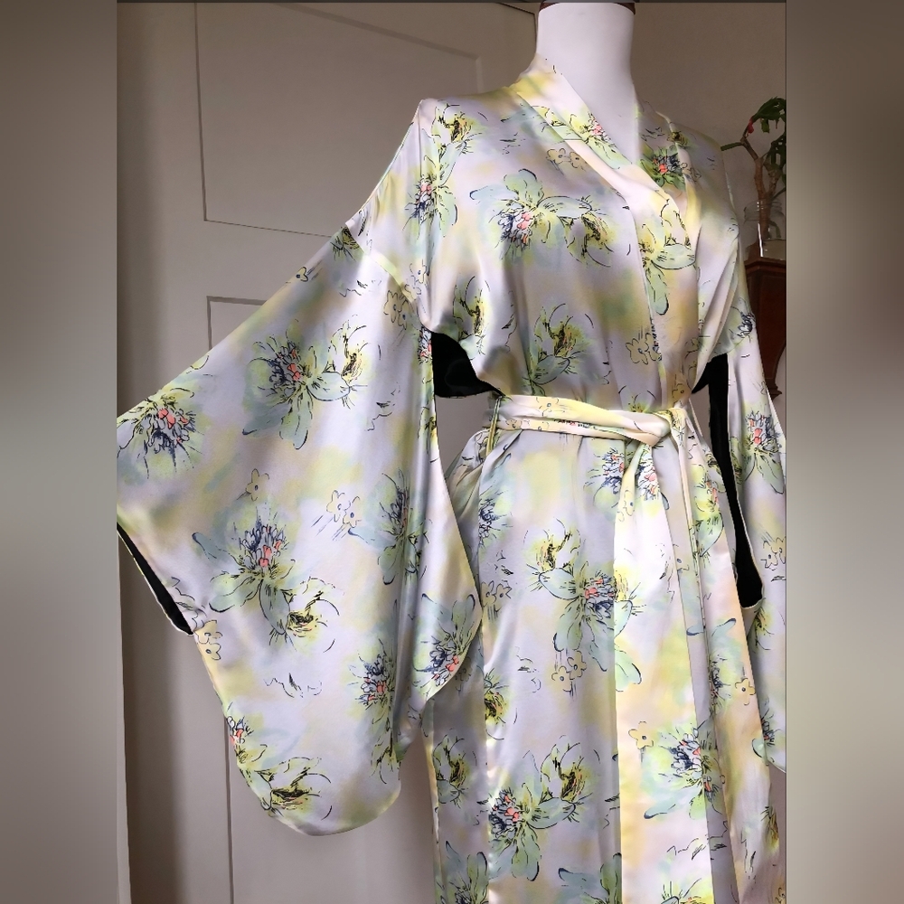 Victorias Secret Floral Kimono Robe M/L
